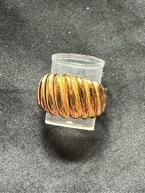 Vintage Milor Italy 14K Gold Resin-Filled Ribbed Dome Ring - Size 8